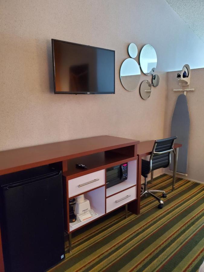 Howard Johnson By Wyndham Phoenix Airport/Downtown Area Eksteriør billede